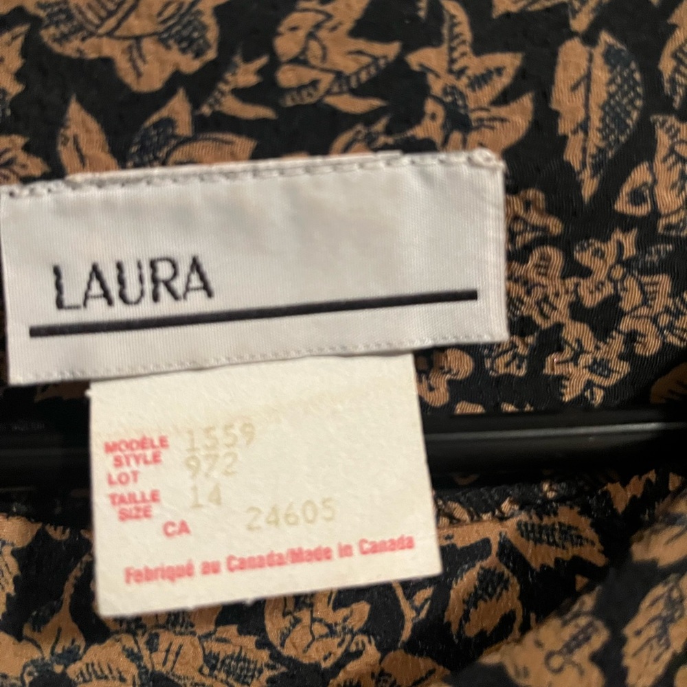 Laura - Picture 3 of 3